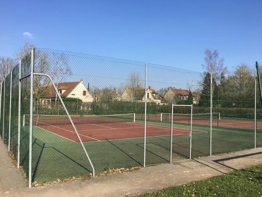 Gite D'Etape Du Tilleul, 4-8 Personnes La Celle-les-Bordes Экстерьер фото